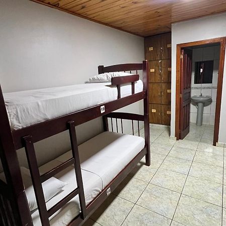 Hostel Peter Pan Пуэрто-Игуасу Экстерьер фото