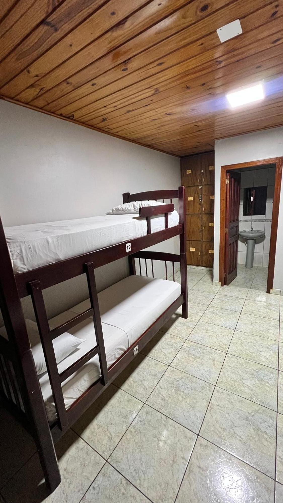 Hostel Peter Pan Пуэрто-Игуасу Экстерьер фото
