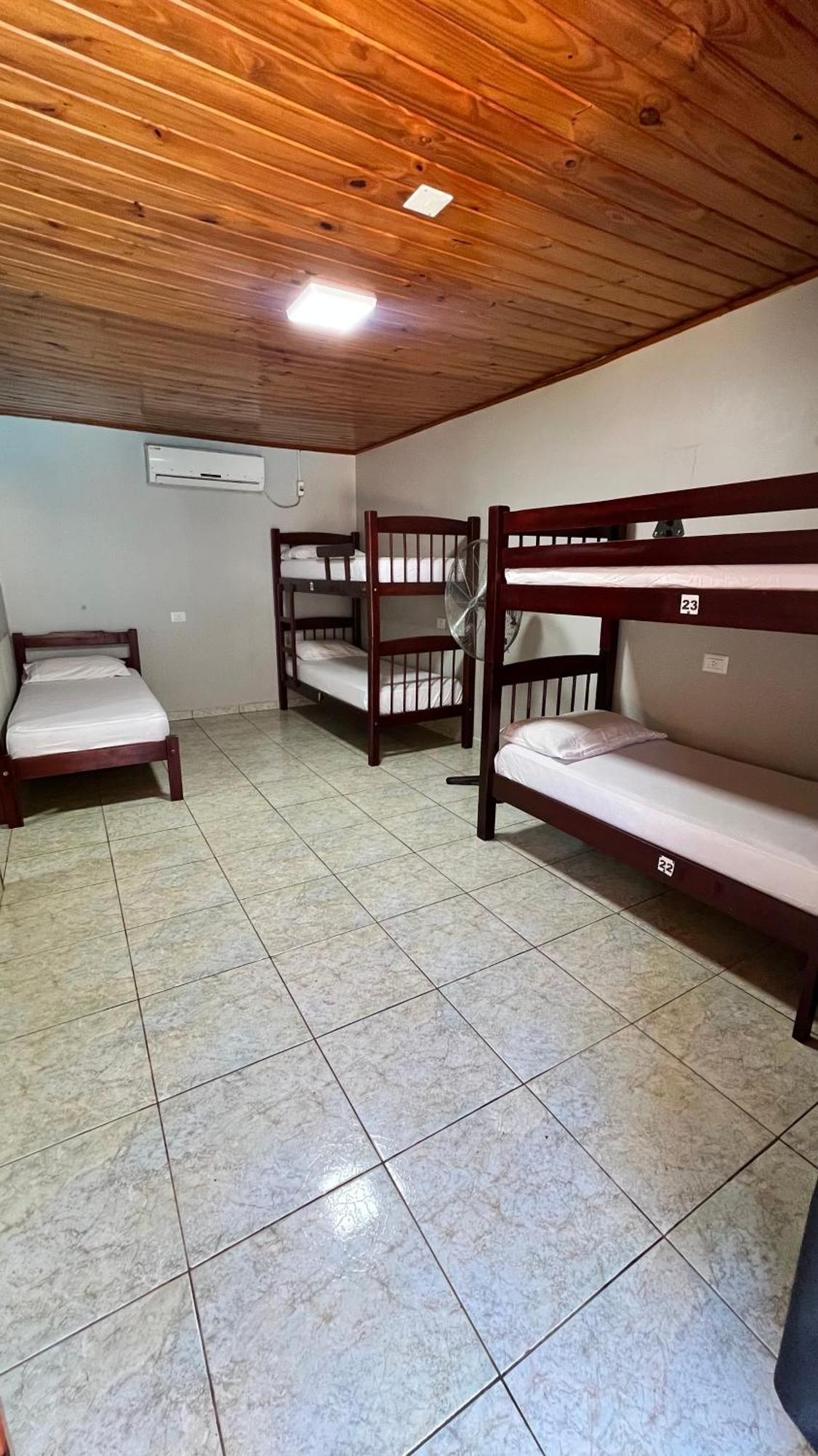 Hostel Peter Pan Пуэрто-Игуасу Экстерьер фото